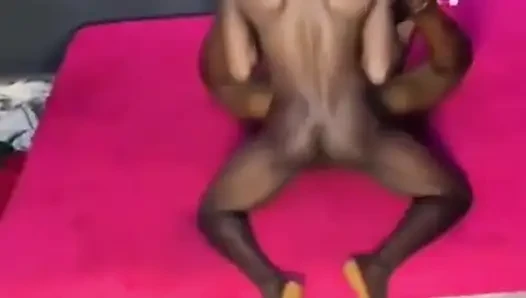 Zenci zenci erkek arkadaşını sikiyor
