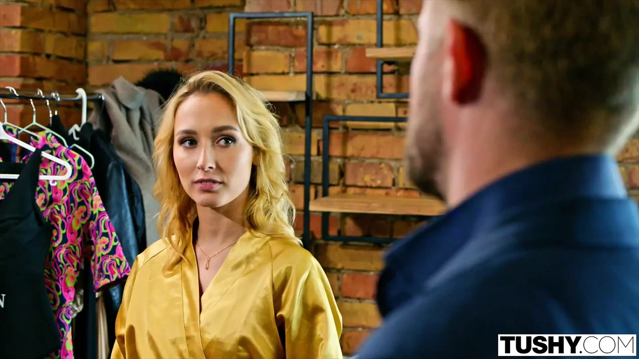 TUSHY Stunning model Kelly Collin’s exclusive DP debut