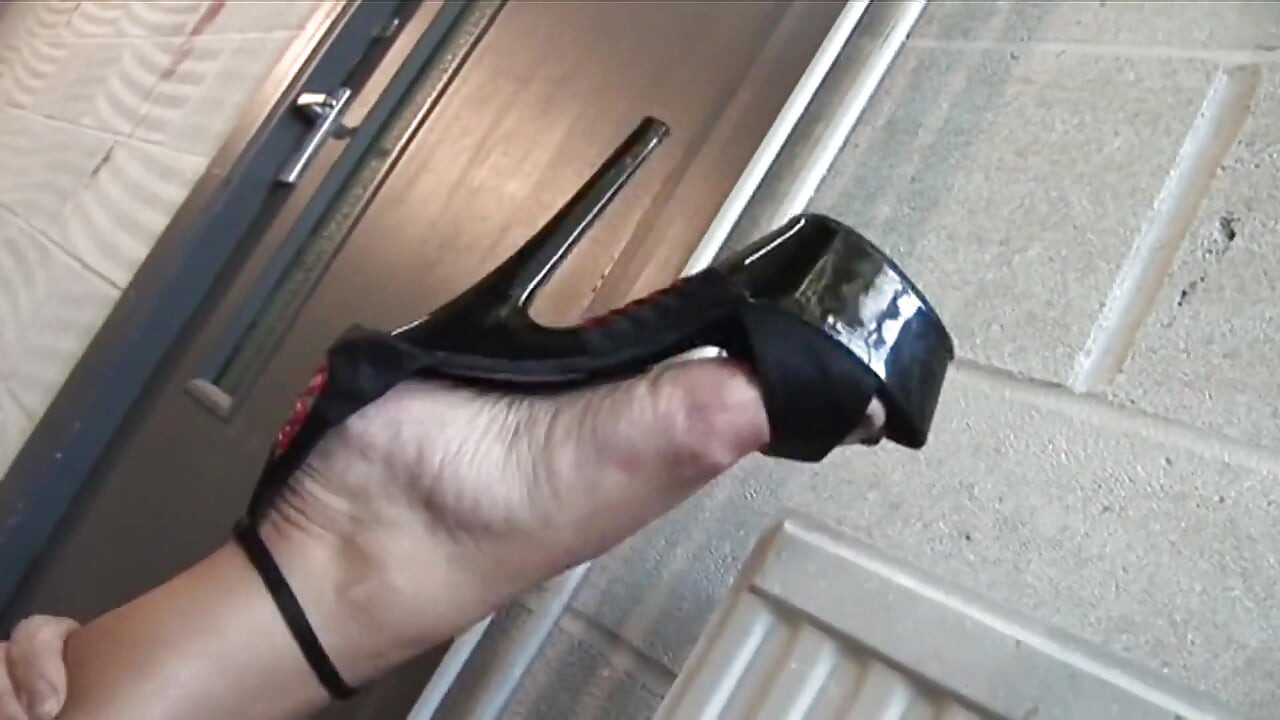 女の子があらゆる方法で詰め込まれるための大きな精液