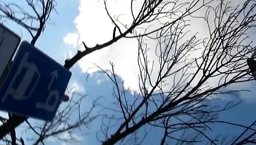 Ev hanımı kocasının yarağını emiyor ve iyi sikiliyor