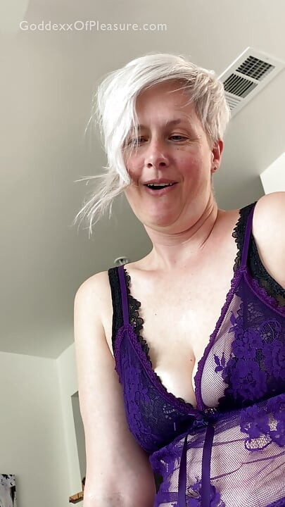 Mom's Best Friend Tells You to Cum - HOT MILF JOI COUNTDOWN