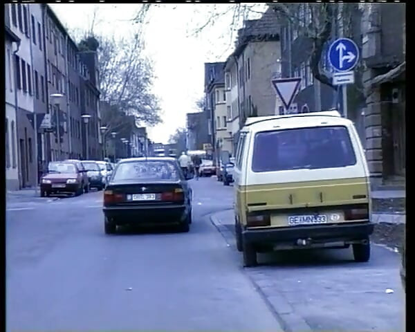 Amatoare matură din Grmany a ajuns să se joace cu pizdă și jucăria ei mare