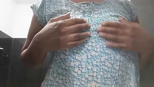 Шри-Ланкийская Энн в LustLove с мастурбацией в ванной комнате и кровати, мокрая киска и сочные сиськи