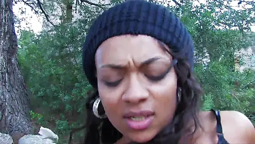 Фистинг и жесткий трах под открытым небом