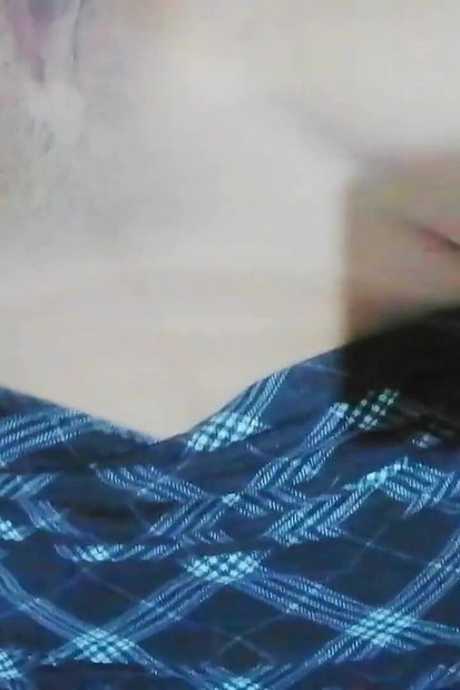 أعز أصدقائي يأتي إلى منزلي ليلعق كسي