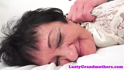 Bigbooty granny loves young cocks inside her