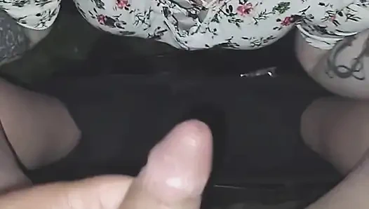 Verheiratete interracial paare haben spaß im freien