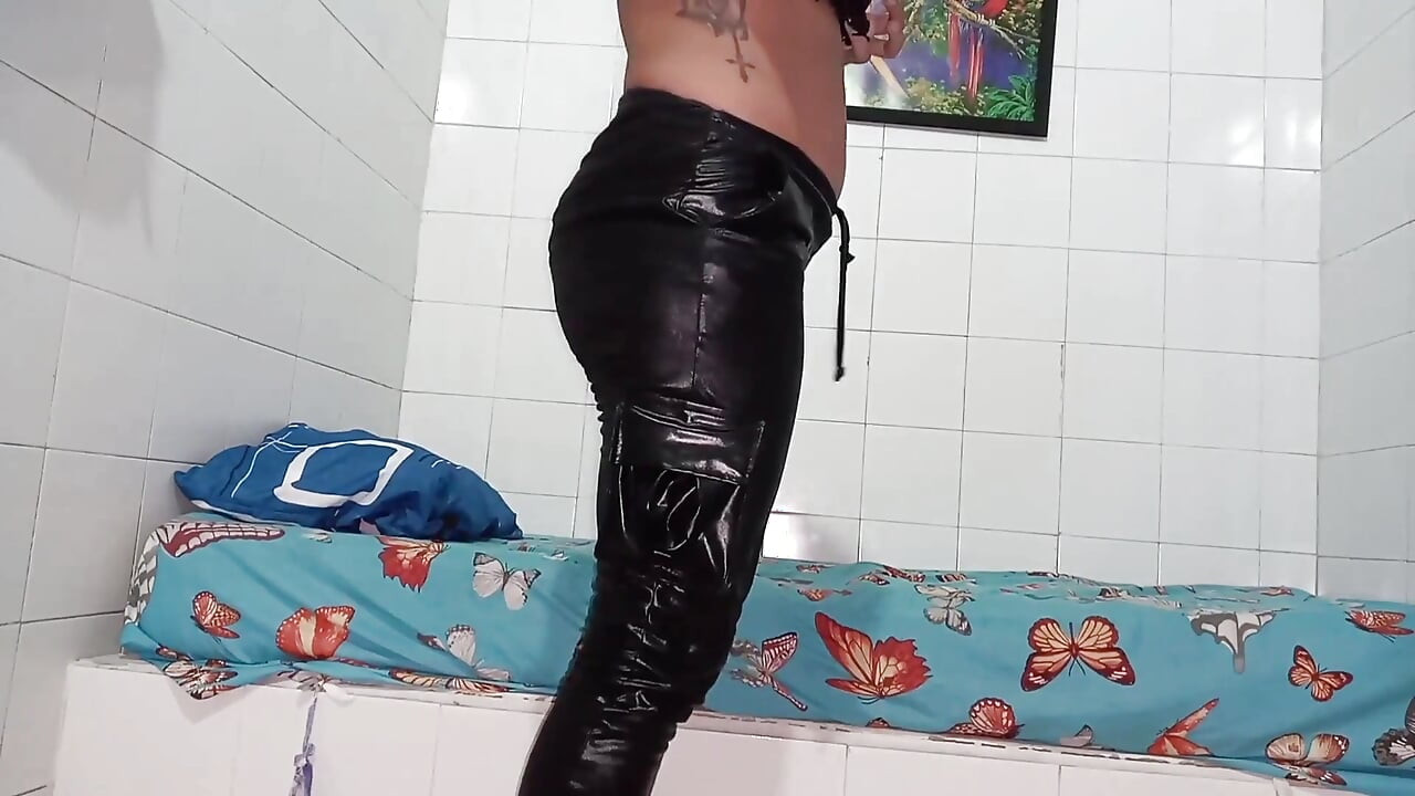 20 year old brunette big saggy tits from New York United States fucking her stepbrother's big dick