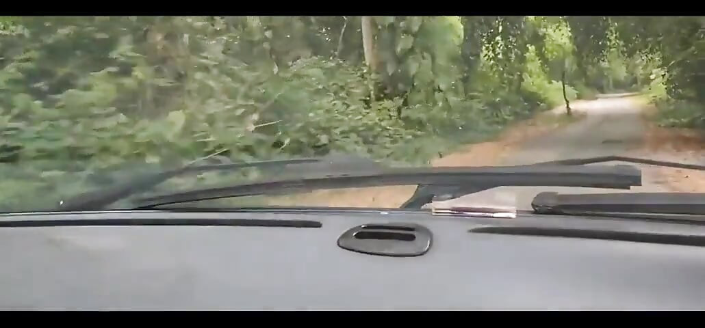 Ze dacht dat ze een bad zou gaan nemen in een waterval! Ik nam haar mee naar een melkbad in het bos!