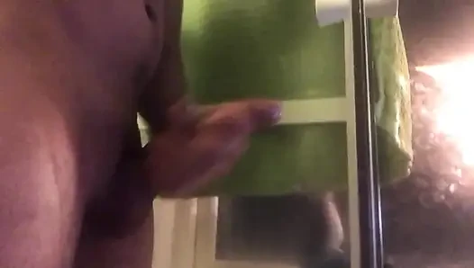 Duşta boşalıyorum