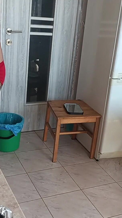 Trenutak koji morate vidjeti iz "Vrućeg amaterskog para koji se zabavlja u kuhinji".