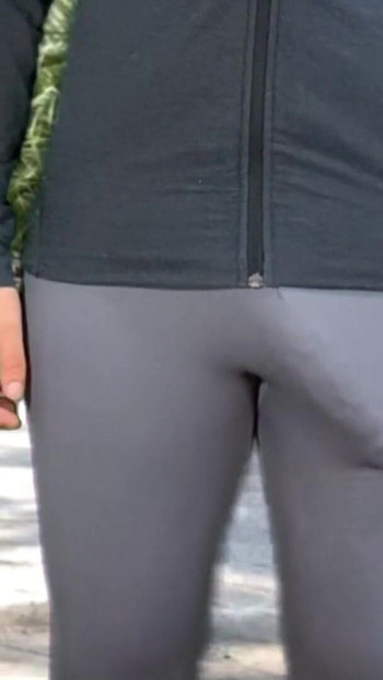Zapanjujući trenutak iz "Big dick shemale yoga flash"