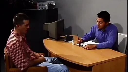 Azgın yarak emiyor eşcinsel erkekler götünü ve ağzını sikiyor ve sonra döl yutuyor