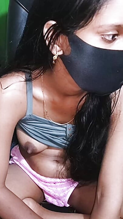 Orgasme avec squirt et masterbation brutale.