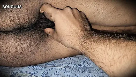 Desi tante teilt bett, wenn ehemann nicht zu hause ist Behaarte muschi ficken