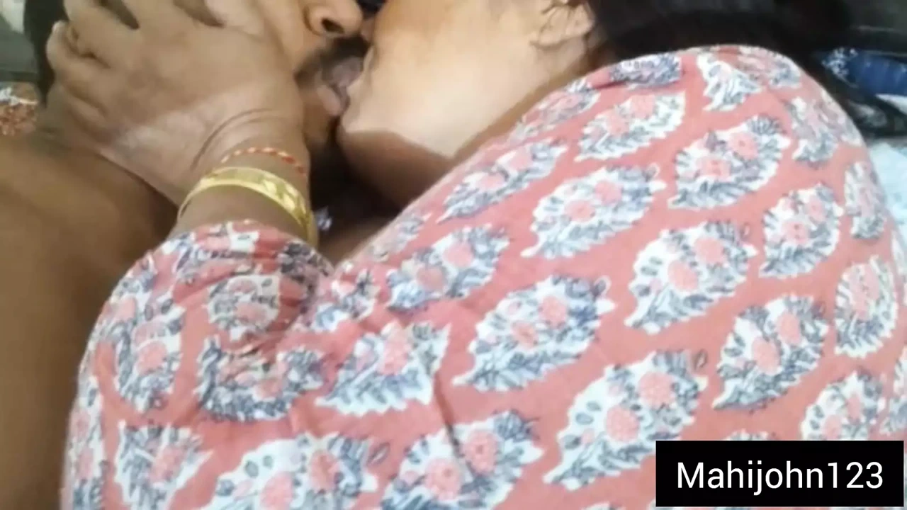 Desi bhabi fuking heard big ass big boobs.