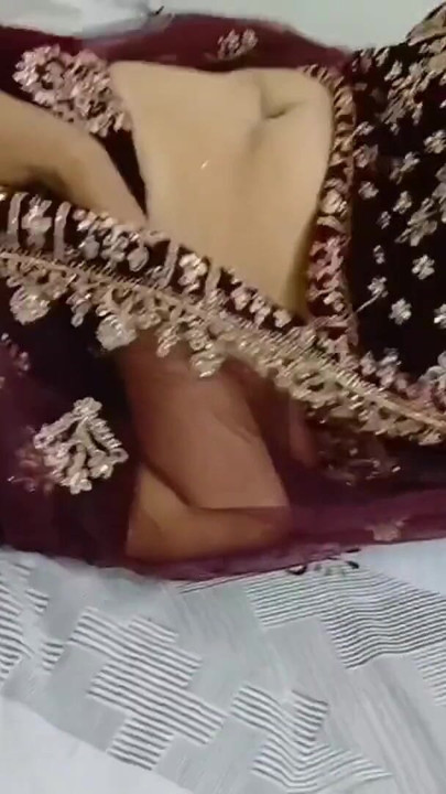 คู่รัก DESI อินเดียแต่งงานใหม่เย็ดกันอย่างสุดขีด คลิป 1