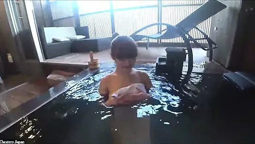 Wisata onsen pribadi sama idola semok gravure