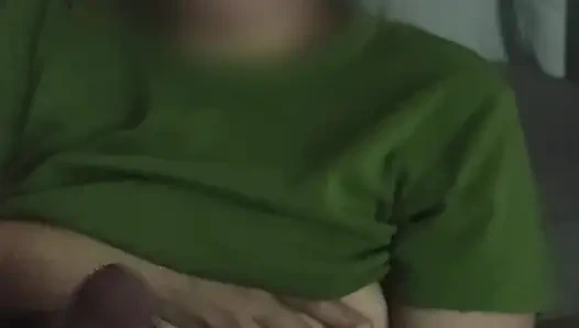 Erkek arkadaşıma sadıkım bu yüzden arkadaşı seks yapmak istediğinde reddettim ve onun yerine ona elle muamele çektim