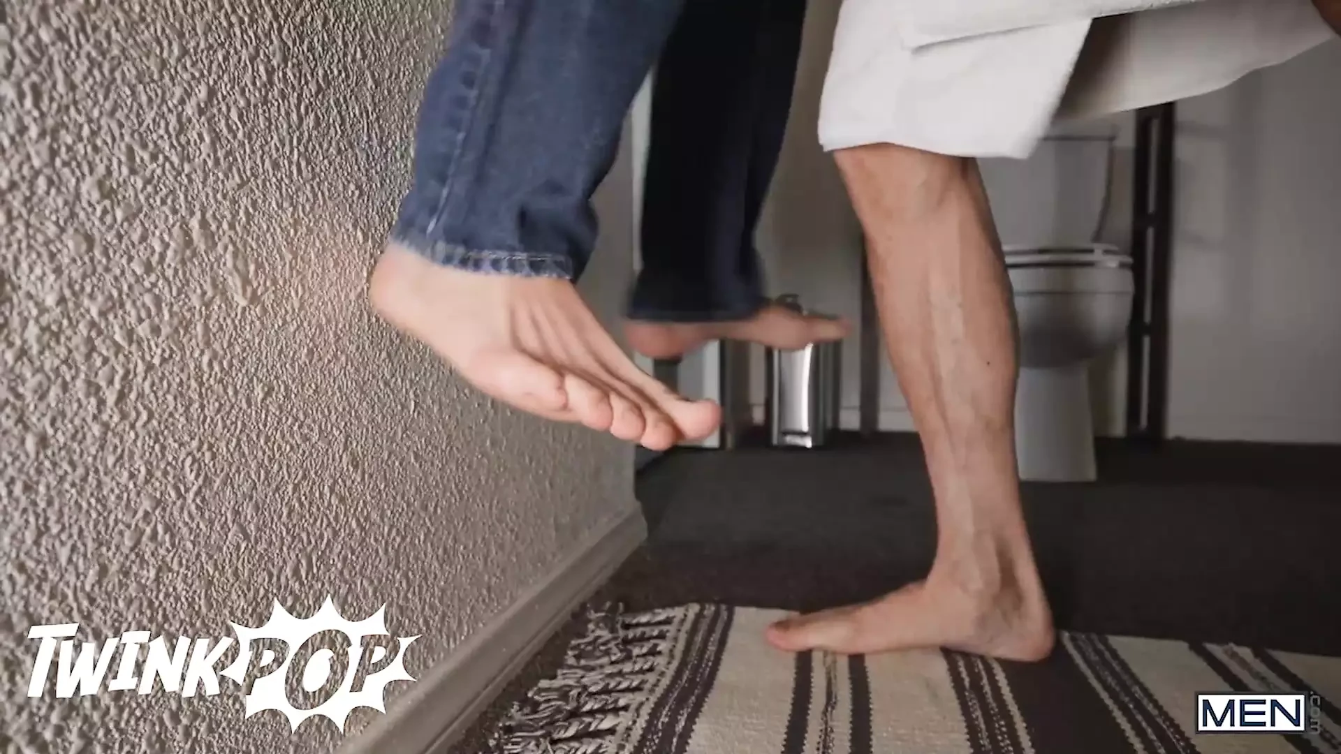 Troye Dean hamnar i position precis i tid för att ta sin styvfar Johnny Fords massiva sats i munnen - TWINKPOP