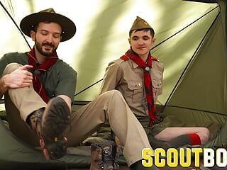 ScoutBoys kinky zwaargeschapen scoutsleider neukt gladde scout hard