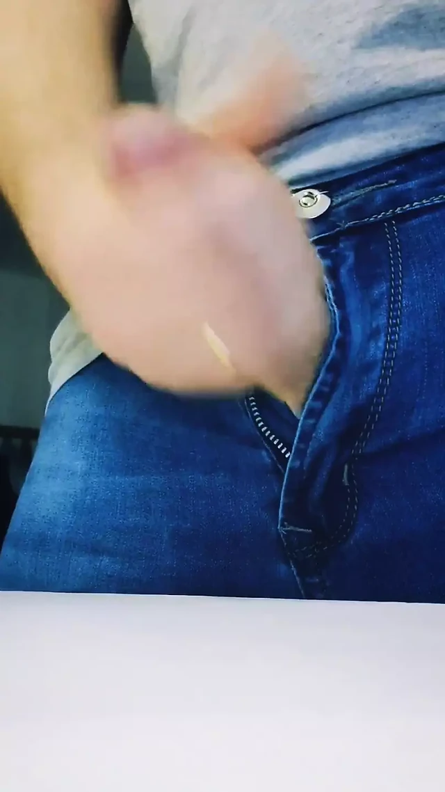 Quickly jerked off at work in jeans.