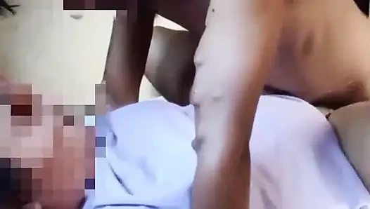 Как мы можем вернуться, чтобы быть друзьями, если мы просто делим постель