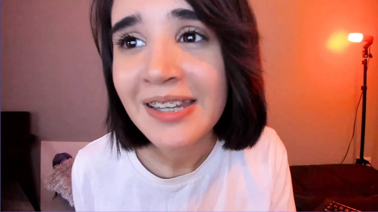 拉丁 Cam-荡妇喷