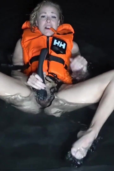 Wank với tôi trong áo phao của tôi