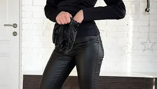 Deri sahibe orta parmağına itaat etmene neden oluyor