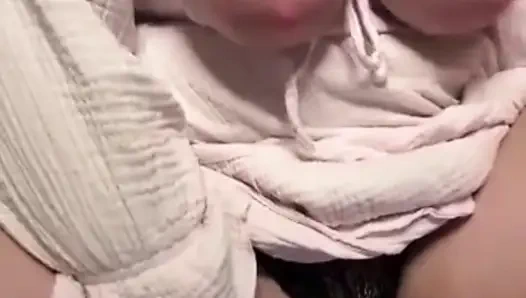 Muncrat gila dan masturbasi dengan jucielussie