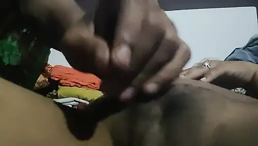 Двоюродная сестра массирует мою киску