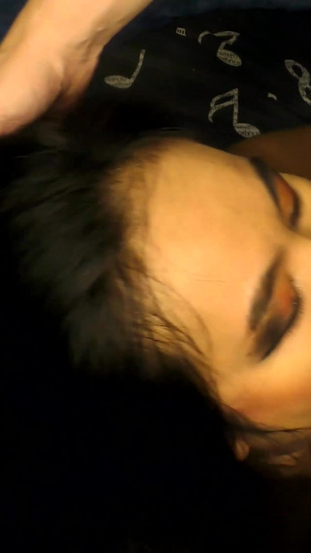 Momen emosional dari "cewek nakal thailand yang super sange suka banget dientot pakai buttplug di dalam"