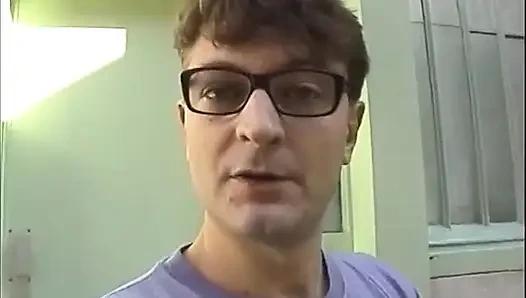 Amatir sejati di rumah: anne-charlotte, bugil dan seksi di apartemennya