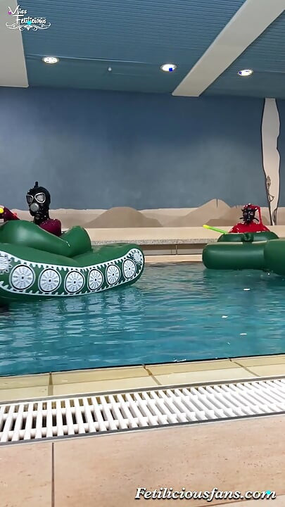 Bayan Fetilicious tank savaşına hazırlanıyor