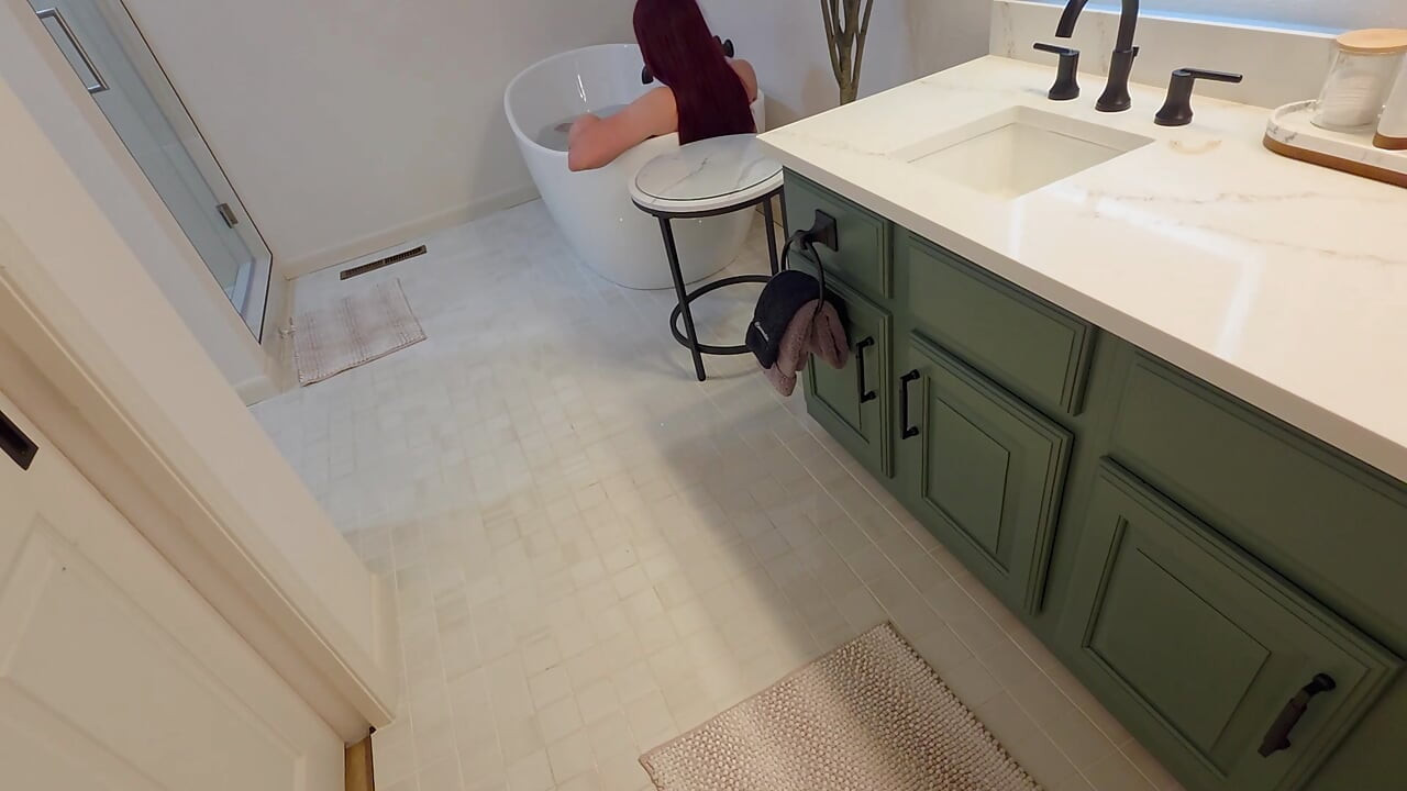 walking in on college girl masturbating in bath tub