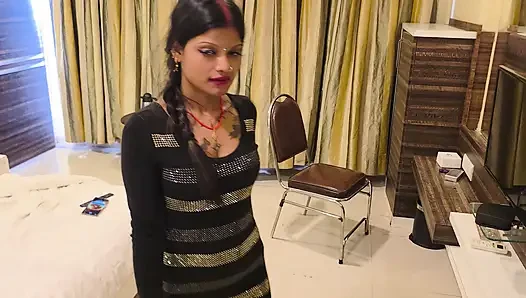 Indian desi Bhabhi ko akela dekh ke dewar bhabhi ko pel diya