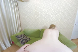 Cewek manis pakai lingerie favoritnya dan asik main bareng kami sambil bugil