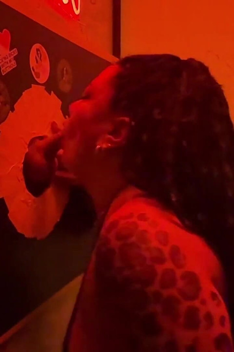 Pau infiel explode no Gloryhole