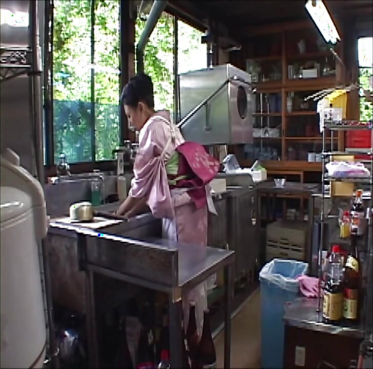 P128G03 The beautiful proprietress of a quiet mountain hot spring inn near Tokyo. Lesbian sisters, forbidden sex at home!　A sensual erotic drama that evokes the Showa era!