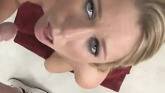 Красивую блондинку-студентку трахнул и кончил в рот камшот большой член