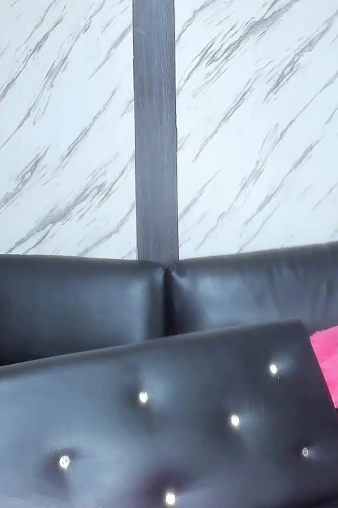 Meus impulsos a fazem gemer como uma prostituta