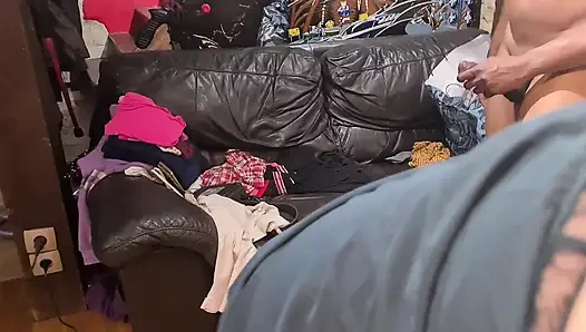 Моя хорошенькая милфа и я трахаю тебя в течение нескольких часов с моим большим черным членом, (игра набор и матч) 2-я сцена в гостиной