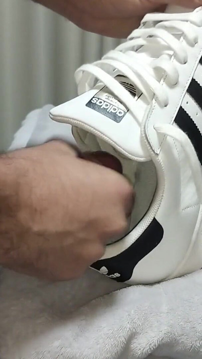 Karımın spor ayakkabılarıyla seks, Adidas Süperstar ve Nike Air Max Komutanlığı, içine boşalıyor | Klip 3