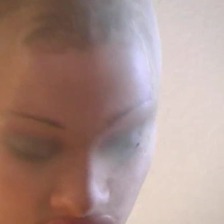 Zgodna fleksibilna balerina sandy je uništila svoju najlonsku masku