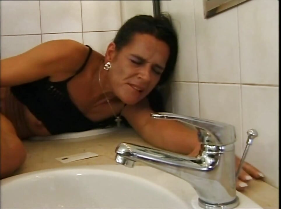 Güzel seksi klasik orta yaşlı seksi kadınlar büyük azgın yaraklarla sikiliyor ve boşalıyor