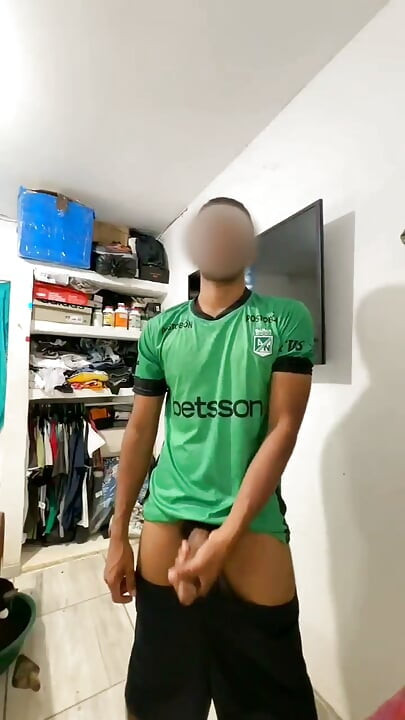 Paja deJoven latino l