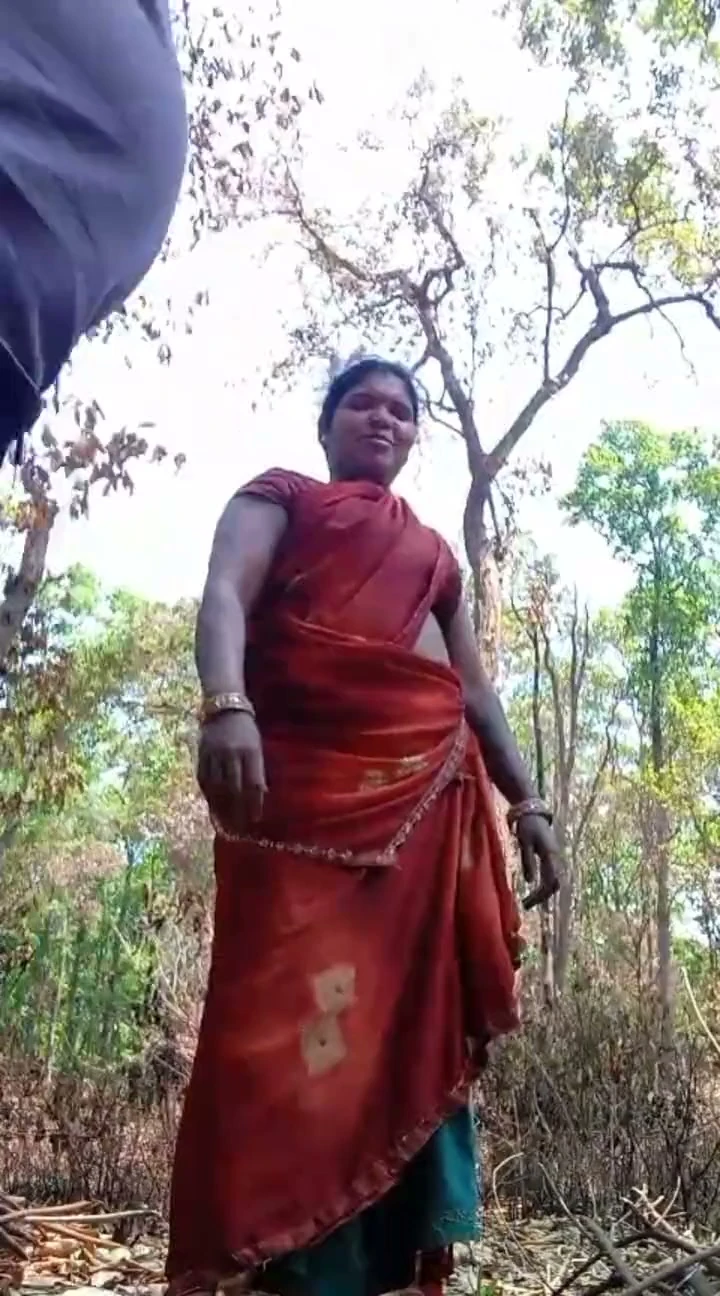 Chachi chacha ke saat sambandh bana rahi hai