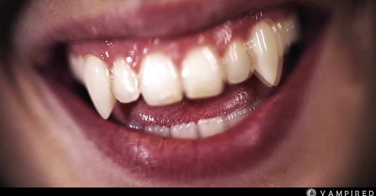 Vampiros lesbianas dominan la mente y control sexual - compilación