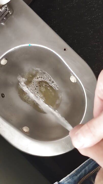 Bayer pissing 2